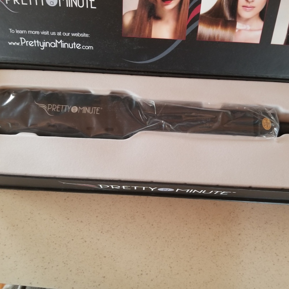 Brand Ne:  Pretty in Minute kertain flat Iron